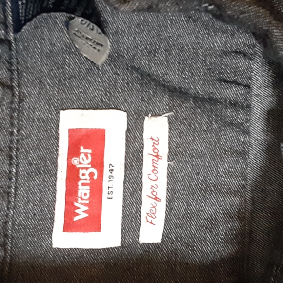 WRANGLER  DENIM  BUTTON FRONT SHIRT, SIZE 2 XL - Picture 4 of 10